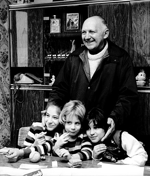 1988 - Création du Revenu minimum d'insertion (RMI)